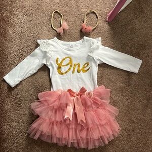 ❌SOLD❌12-18 months. First birthday outfit! Only worn once. Perfect condition.